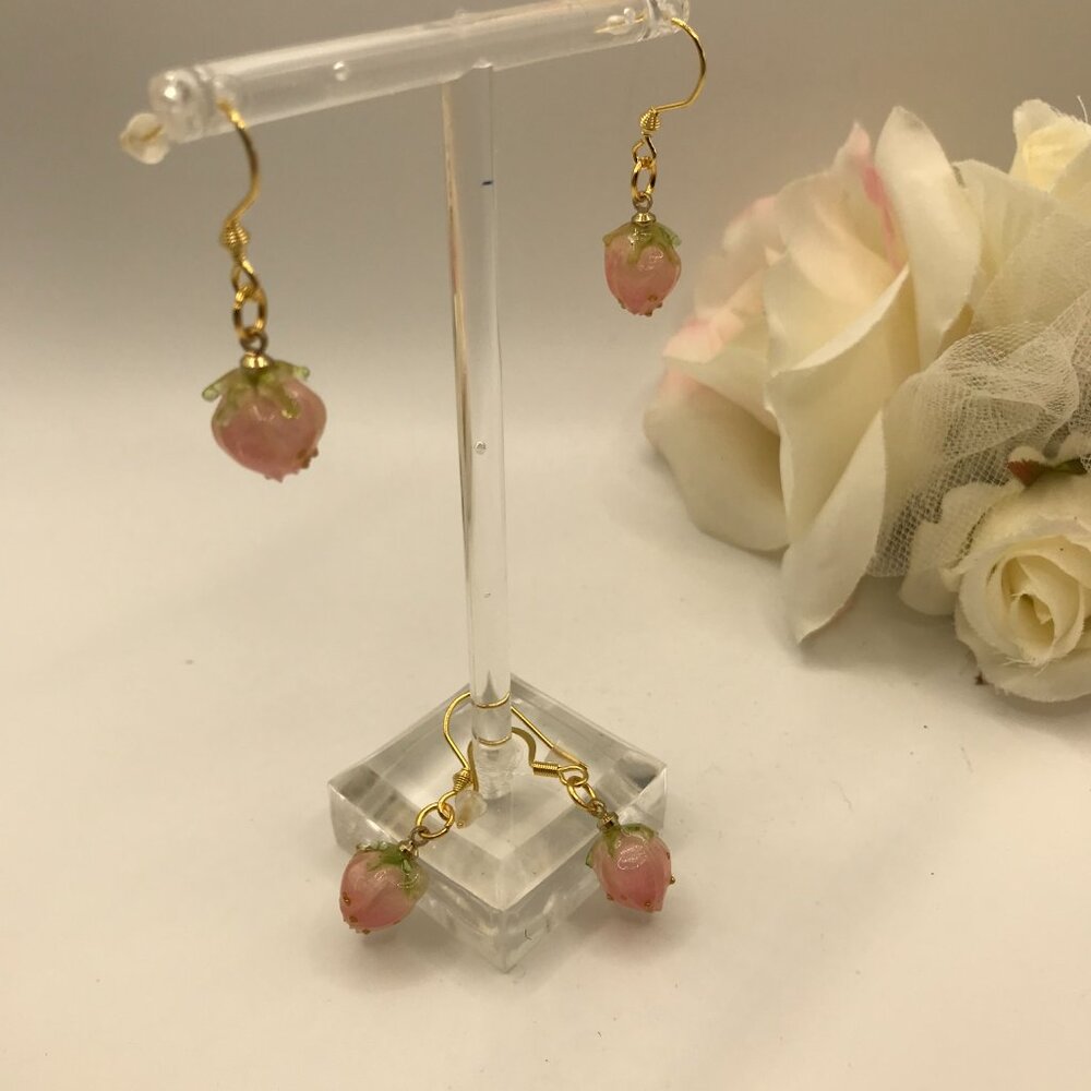 Strawberry Dainty Resin Earrings Gorgeous Strawberries hypoallergenic ear hooks - Picture 2 of 8